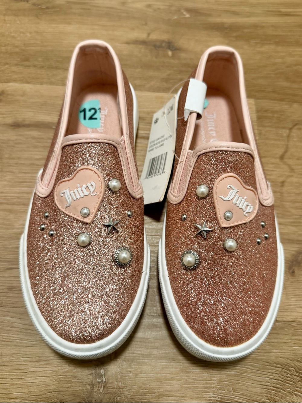🏷️ 3 for $30 🏷️ Juicy Couture Girls rose gold Sneakers, size 12, brand new